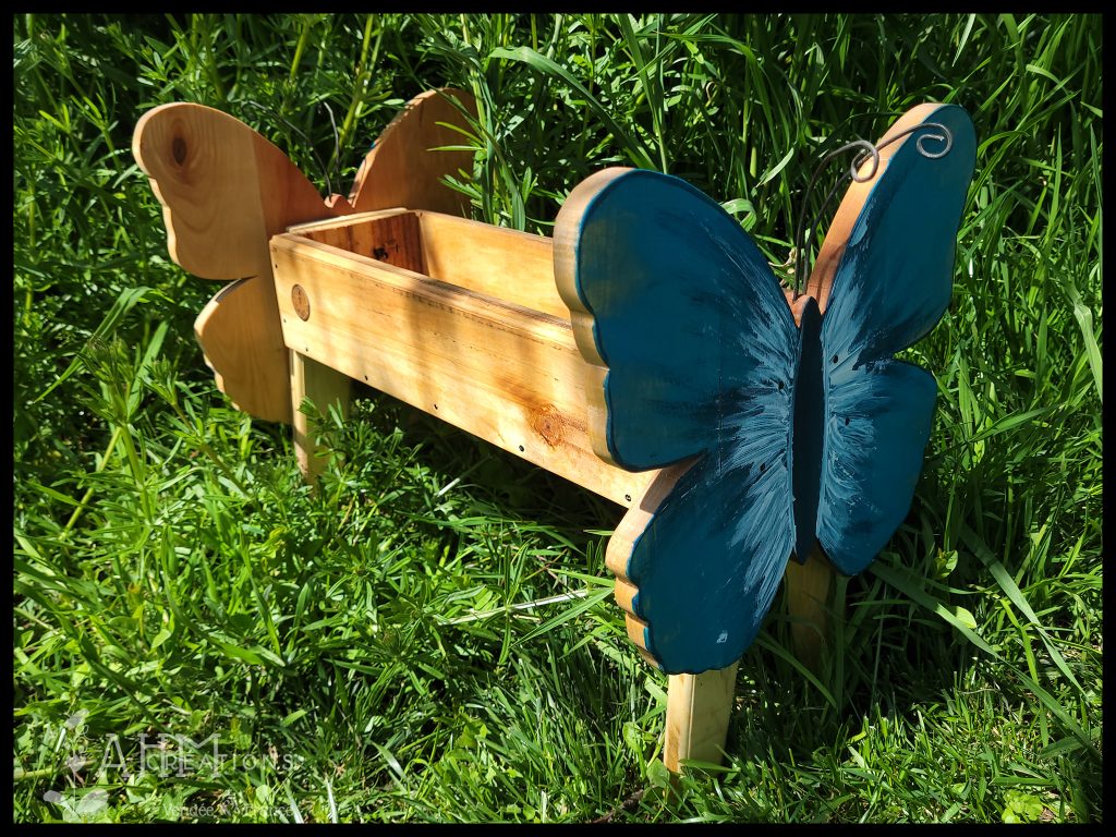 Jardiniere aux Pied avec Papillion (bleu) • 49.00€ • © AHM Créations