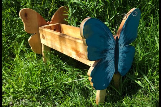 Jardiniere aux Pied avec Papillion (bleu) • 49.00€ • © AHM Créations