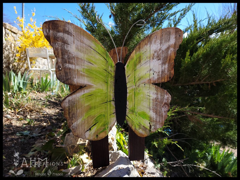 Jardiniere aux Pied avec Papillion (vert/blanc) • 49.00€ • © AHM Créations