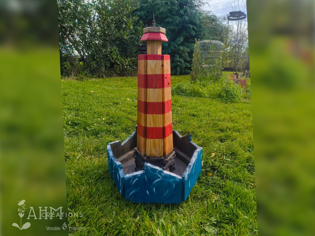 Jardiniere Phare - Rouge • 140.00€ • © AHM Créations