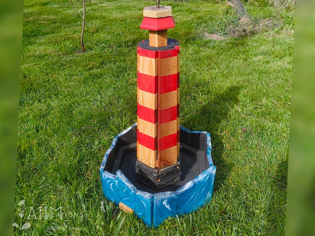 Jardiniere Phare - Rouge • 140.00€ • © AHM Créations