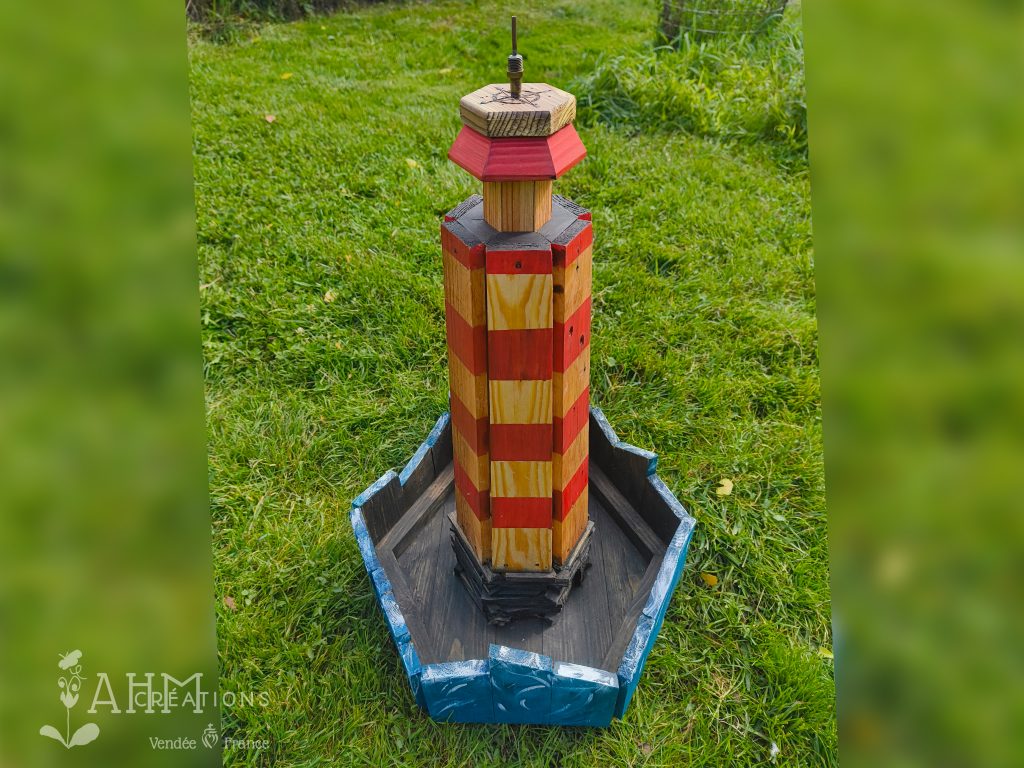 Jardiniere Phare - Rouge • 140.00€ • © AHM Créations