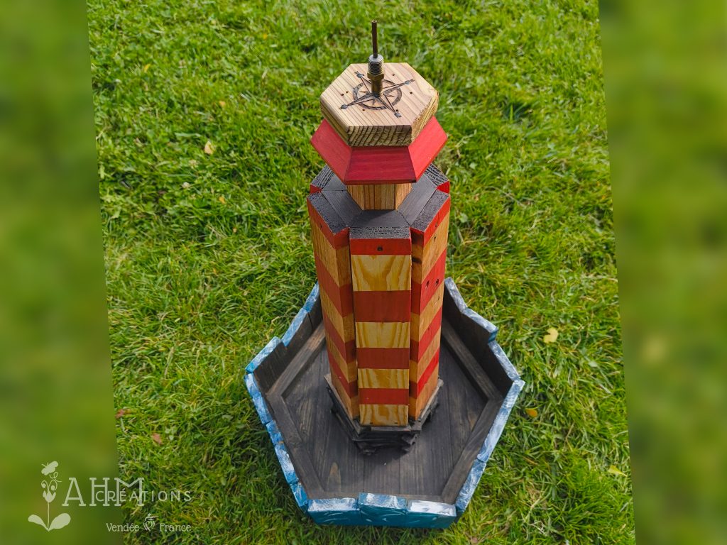 Jardiniere Phare - Rouge • 140.00€ • © AHM Créations